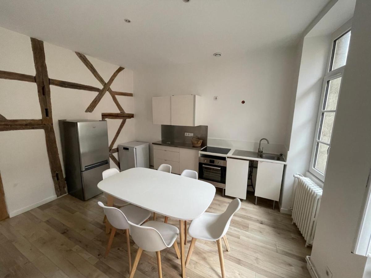 Bel Appartement En Coeur De Ville - 20 Minutes Du Pal Moulins  Eksteriør billede