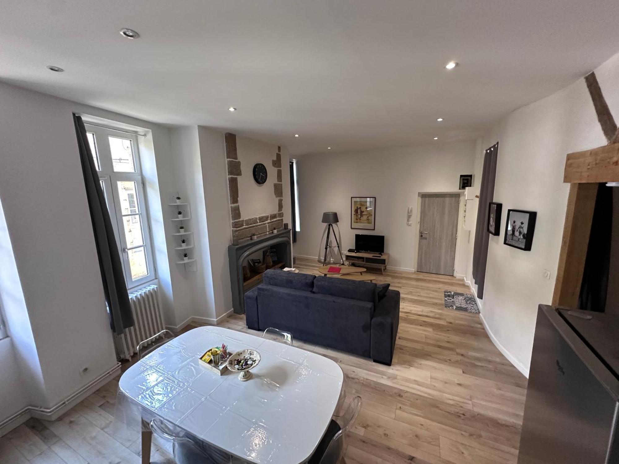 Bel Appartement En Coeur De Ville - 20 Minutes Du Pal Moulins  Eksteriør billede